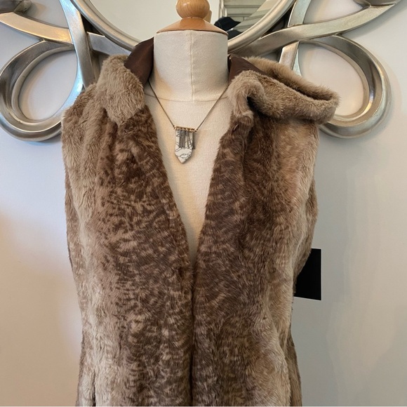 Boston Proper Fabulous Furs Donna Salyers Hooded Faux Fur Vest | Small - Picture 7 of 16